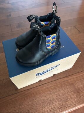 Blundstone Toddler Black Leather Chelsea Boots with Rainbow Panels